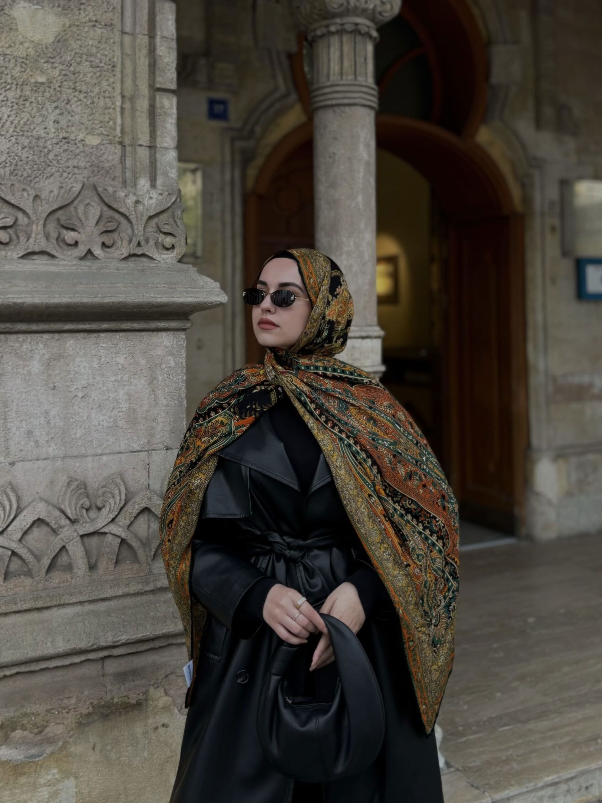 Touch İthal Etnik Desen Yün İpek Şal- 35110 - Siyah Turuncu