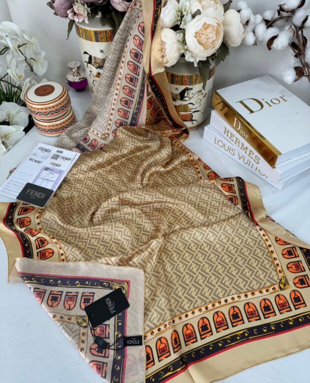 Fendi Çift Taraflı Vual İpek Şal 11143 - Camel