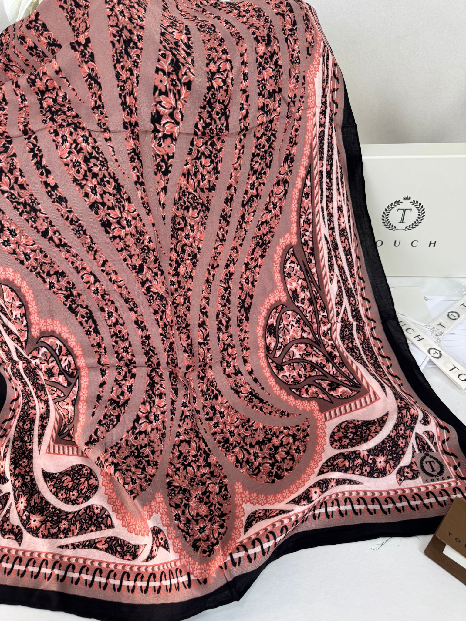 Touch İthal Etnik Desen Yün İpek Şal- 34660 - Siyah Pudra - Görsel 2