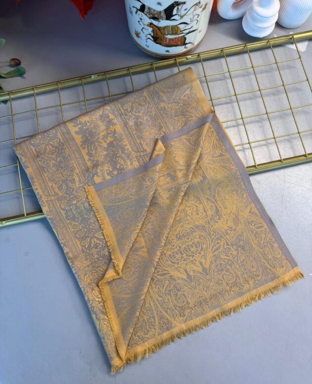 Liva Kendinden Dokulu Çift Taraflı İpek Şal - 9897 - Latte