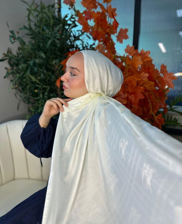 Hermes Desenli İpeksi Jakar Şal - Ekru