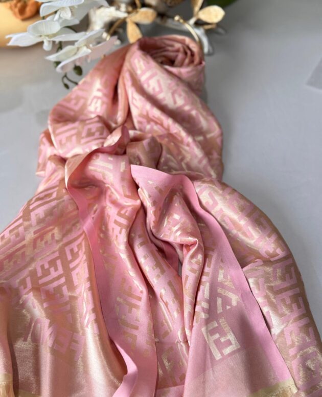 Fendi Çift Taraflı İpeksi Jakar Şal 614451 - Pudra